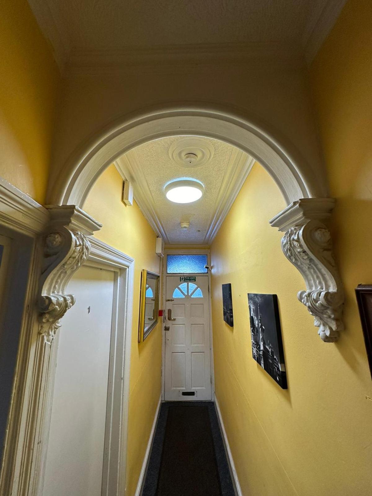 Luton Town House Near Airport 아파트 외부 사진