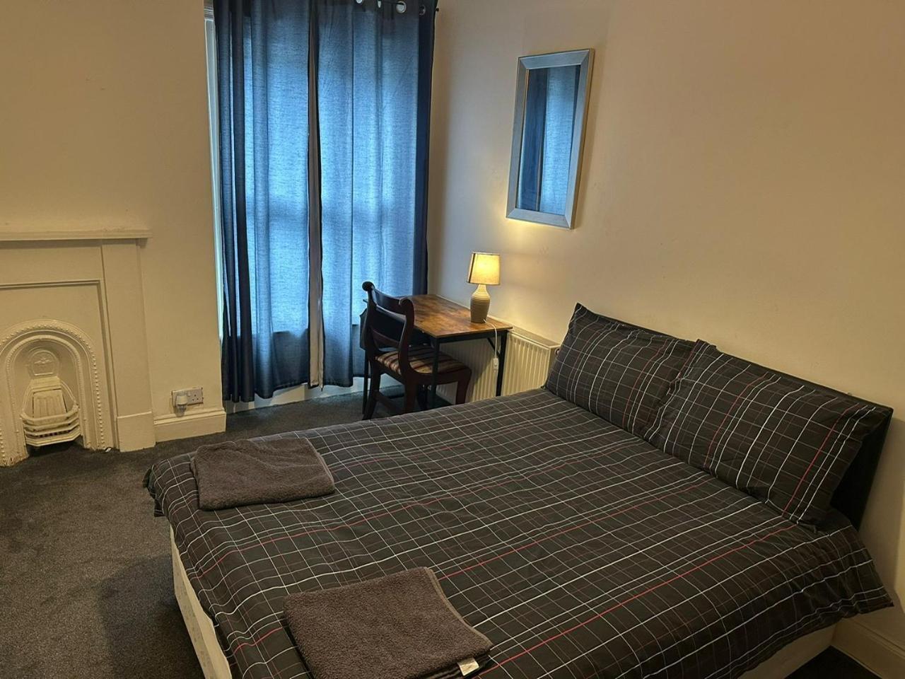 Luton Town House Near Airport 아파트 외부 사진