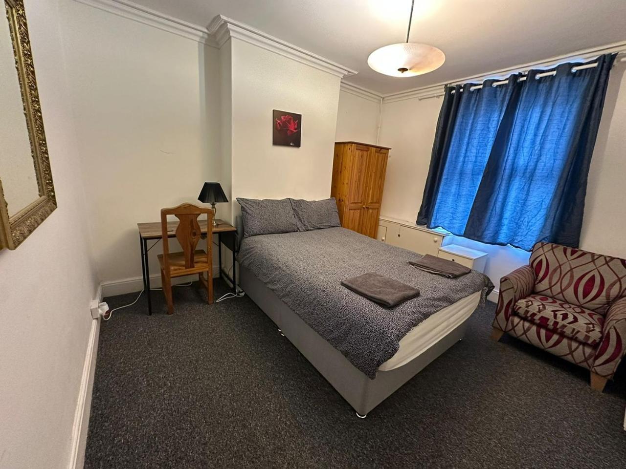 Luton Town House Near Airport 아파트 외부 사진