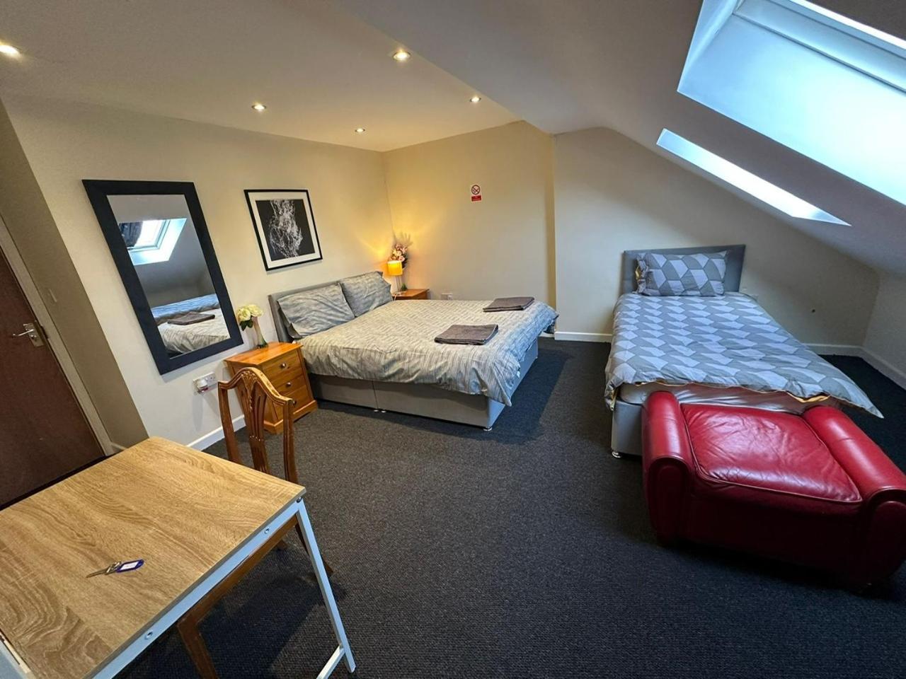 Luton Town House Near Airport 아파트 외부 사진